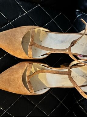 DIVA Lounge Camel/Tan Suede T‑Strap Pointed Toe Heels